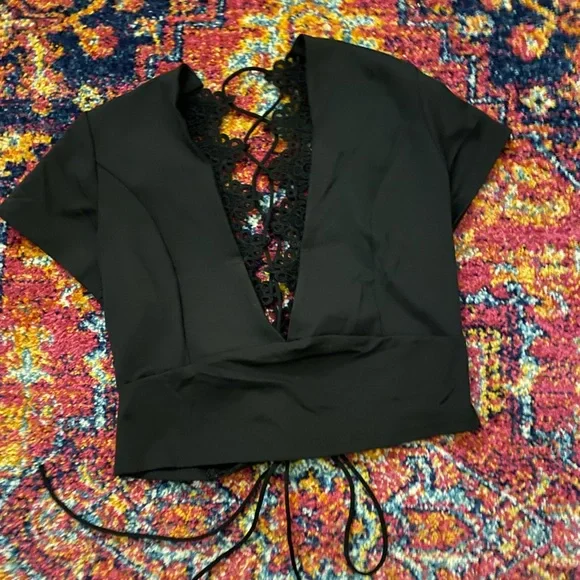 NWOT Back lace up crop top - Picture 2 of 2